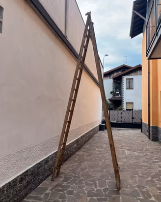 Scala in legno massiccio