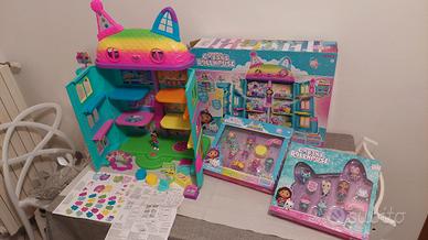 gabby' dollhouse celebration + 2 set personaggi 