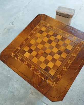 tavolino di pregio intarsiato 