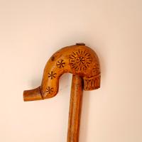 Bastone in legno intarsiato 