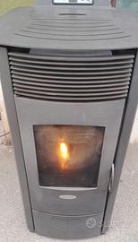 Stufa a Pellet 12KW marca Fair  con tubi x fumi