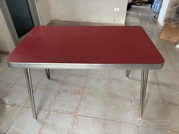 Tavolo + 4 sedie in formica rossa anni 60/70