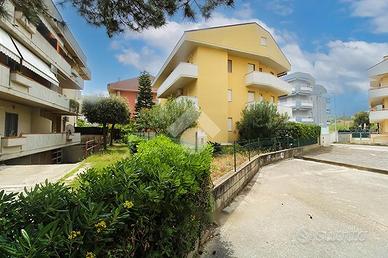 3 LOCALI A TORTORETO