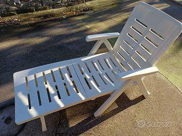 Sdraia bianca in plastica