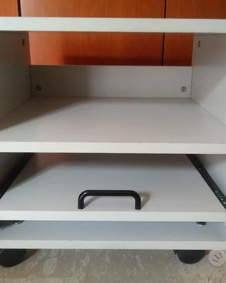 Mobile grigio con ripiano estraibile ideale per PC