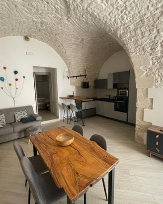 Casa in pietra arredata e ristrutturata