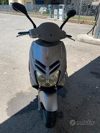 Scooter Aprilia Leonardo 250 ST anno 2003