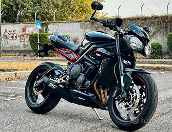Triumph street triple 765 R, accessoriata.