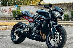 Triumph street triple 765 R, accessoriata.
