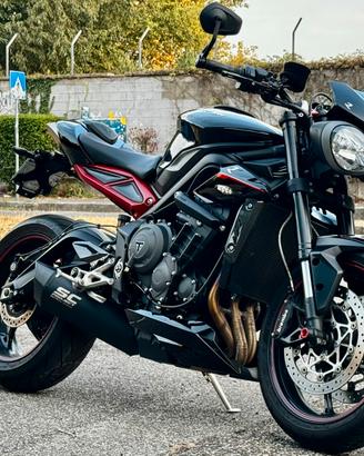 Triumph street triple 765 R, accessoriata.