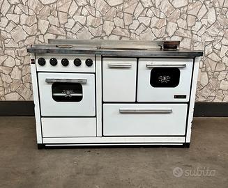 Stufa a legna con piano cottura a gas