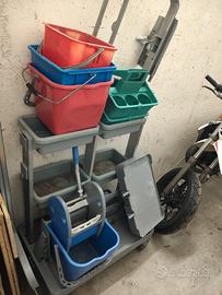 Carrelli pulizie
