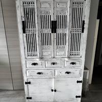 Credenza di legno shabby