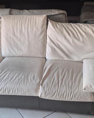Divano letto bianco e grigio in pelle