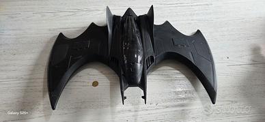 batman con veicolo aereo  