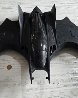 batman con veicolo aereo  