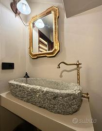 Lavabo in pietra  ricavato da antica mangiatoia