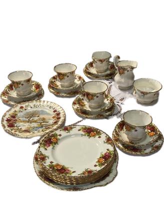 Servizio di tazze e piatti