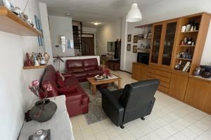 C erchi ampio app con Garage, vicino al MARE?