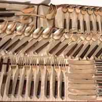 Servizio Posate Legno Ciliegio e Ottone 8 Coperti