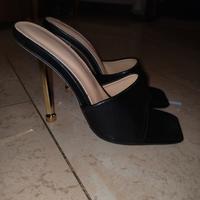 scarpe nere eleganti con tacco dorato