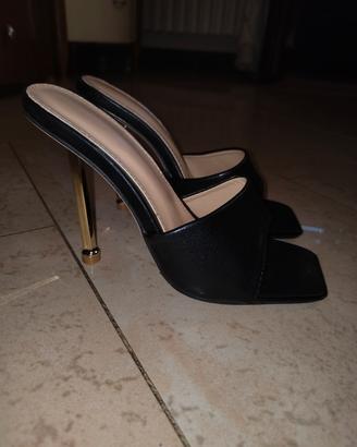 scarpe nere eleganti con tacco dorato