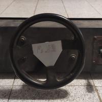 Volante, cambio e pedaliera cabinato arcade.