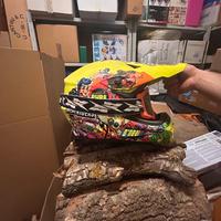 Casco con occhiale incorporato