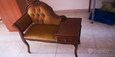 Poltroncina, mensola, e specchio