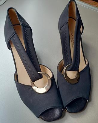 sandalo pelle e tessuto.