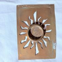 Antico portacandela in ottone a forma di Sole