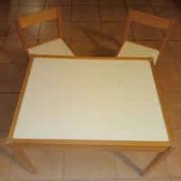tavolo per bambini con due sedie 