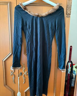 Vestito Nero Tubino con Bordo in Pelliccia