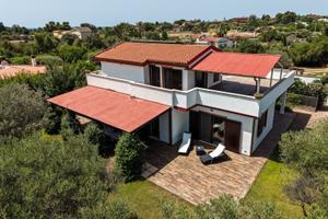 Ristrutturata con giardino su Villa 4 lati