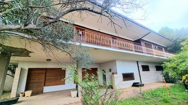 Prestigiosa villa singola con vista mare