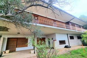 Prestigiosa villa singola con vista mare