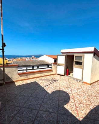 Villa indipendente con terrazza vista mare, cortil