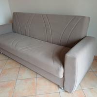 DIVANO COME NUOVO