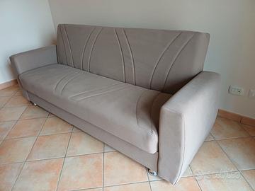 DIVANO COME NUOVO
