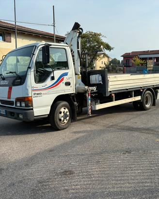 M158 - Isuzu patente C con gru 23 q 133000 km