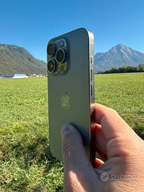 iPhone 15 pro - titanio naturale