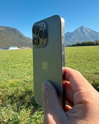 iPhone 15 pro - titanio naturale