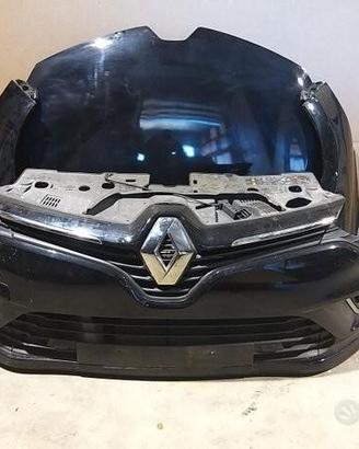 Clio nera 2017 frontale completo