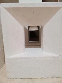 Luce da esterno realizzata in tufo