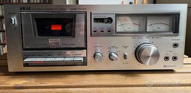 Registratore a cassette Akai modello GXC -704D
