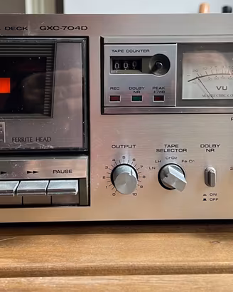 Registratore a cassette Akai modello GXC -704D