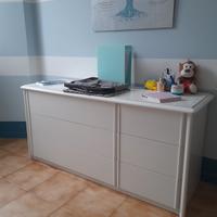 Comò bianco in legno