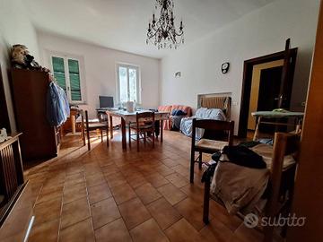 Casa indipendente di 300 m² con più di 5 locali e 
