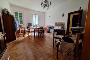 Casa indipendente di 300 m² con più di 5 locali e 
