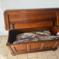Cassapanca in arte povera